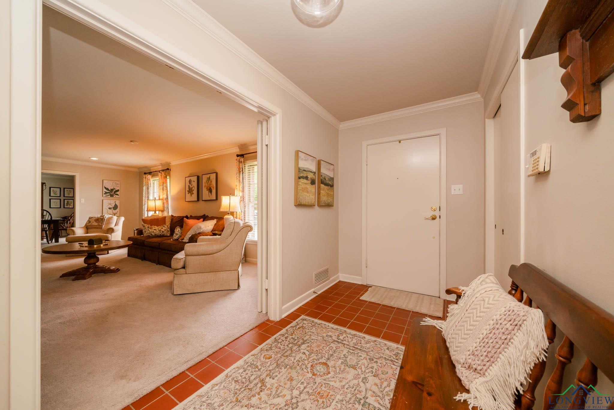 604 Woodcrest Ln, Longview, Texas image 3