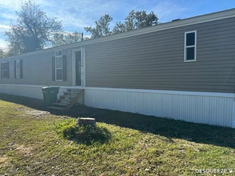 Mobile Home For Sale - 811 W Scott St<br/> Orange County, Orange, TX 77630