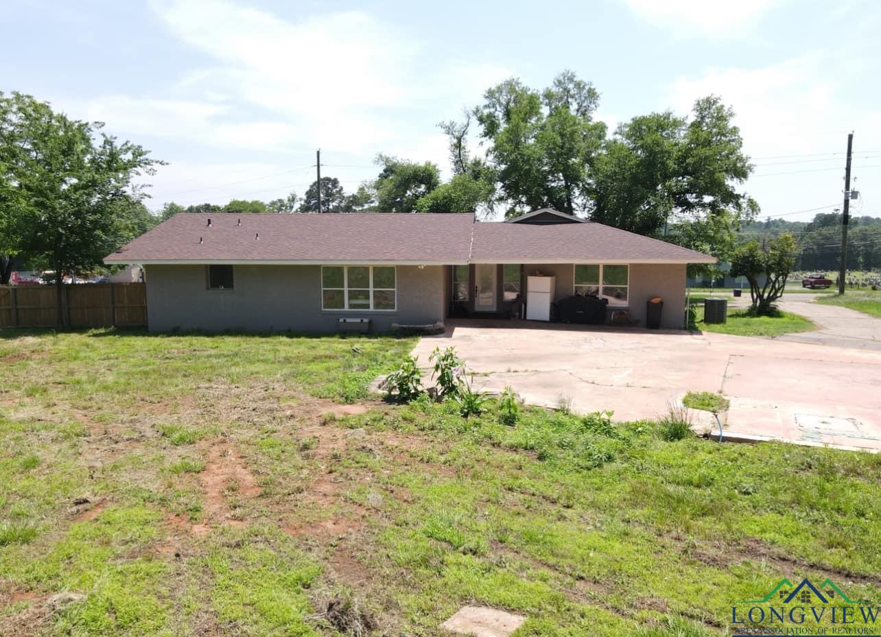 812 E First St, Hughes Springs, Texas image 5