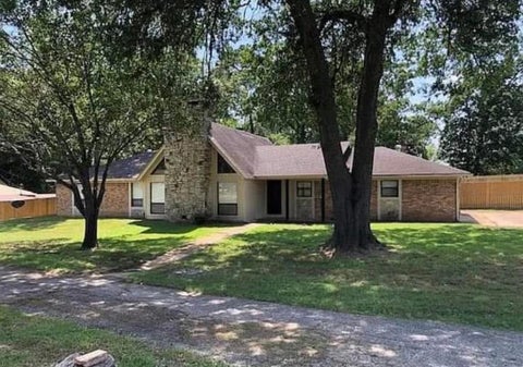Homes For Sale - 320 Tami Dr<br/> Kilgore, TX 75662