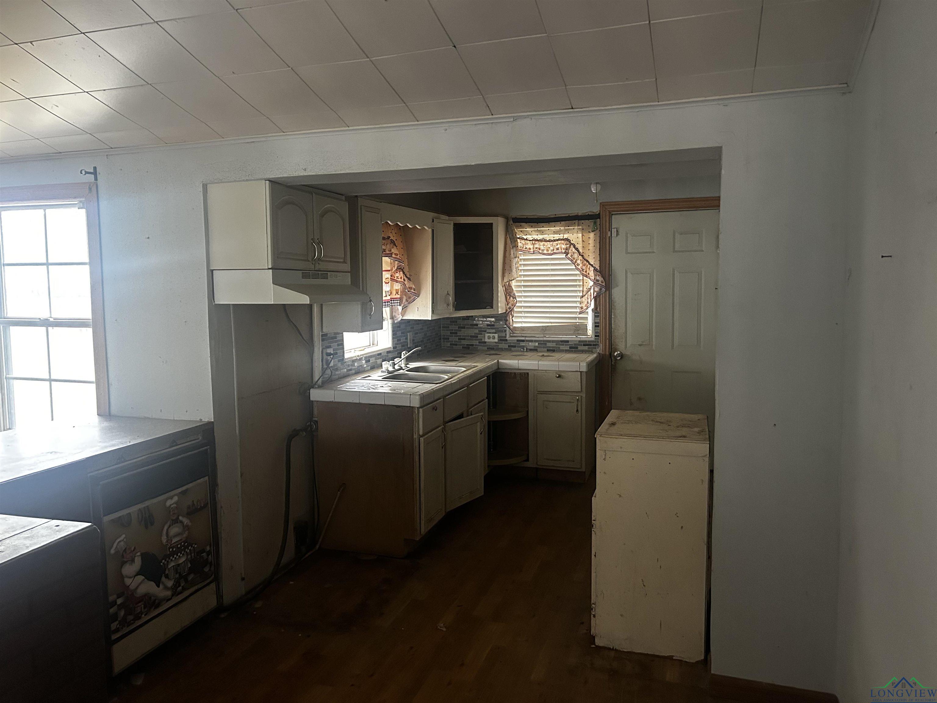 405 W College St, Carthage, Texas image 3
