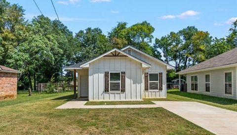 Homes For Sale - 1919 W Jackson St<br/> Tyler, TX 75701