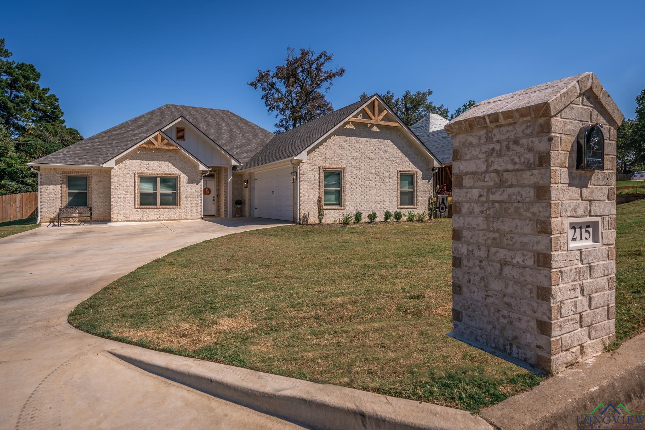 215 Millridge Ct, White Oak, Texas image 4