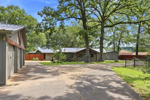 Homes For Sale - 222 N Lake Dr<br/> Gladewater, TX 75647
