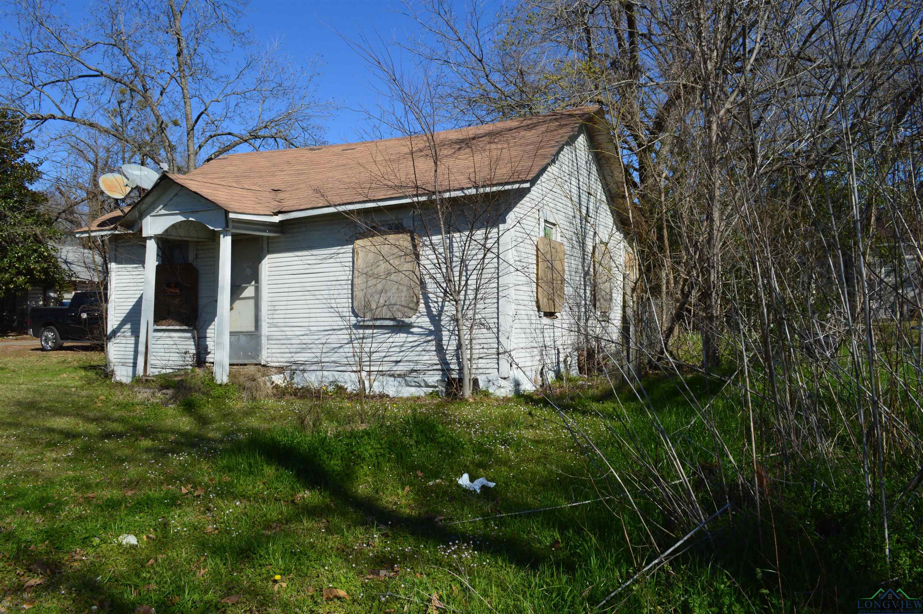 725 Roberts St, Gilmer, Texas image 3