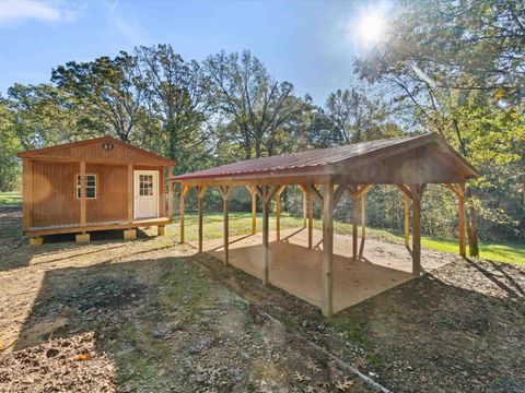 A home in Gilmer