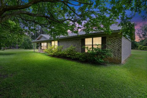 Homes For Sale - 636 Leisure Ln<br/> Waskom, TX 75692