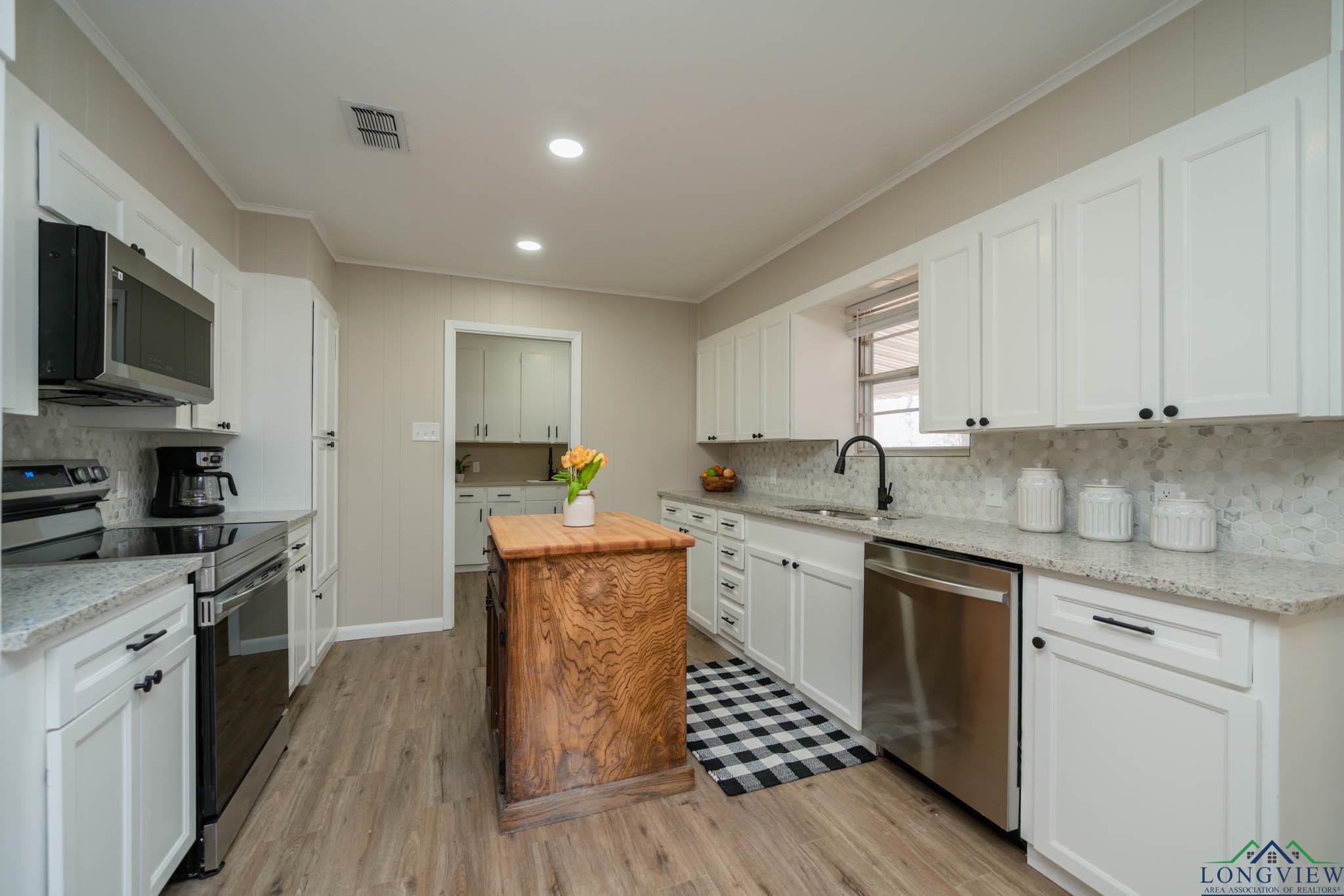 3697 N White Oak Rd, Gladewater, Texas image 10