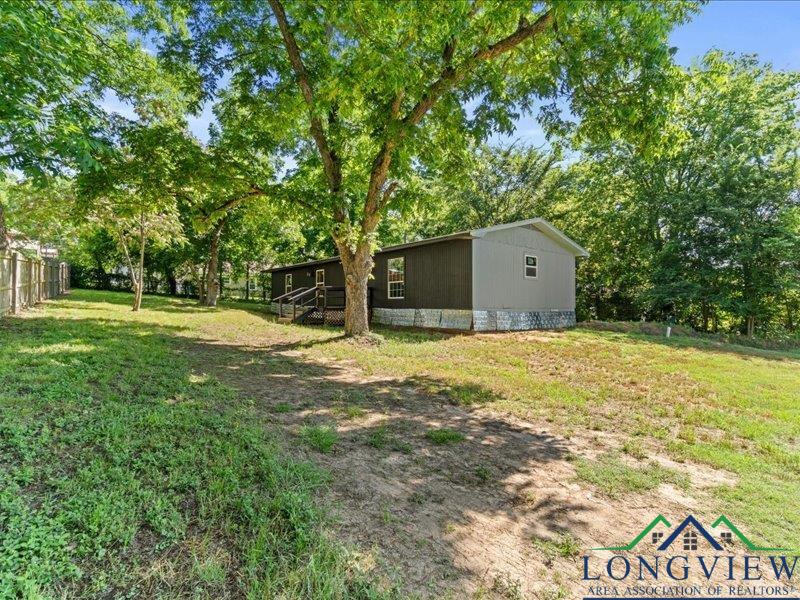 106 Wt & P, Big Sandy, Texas image 3