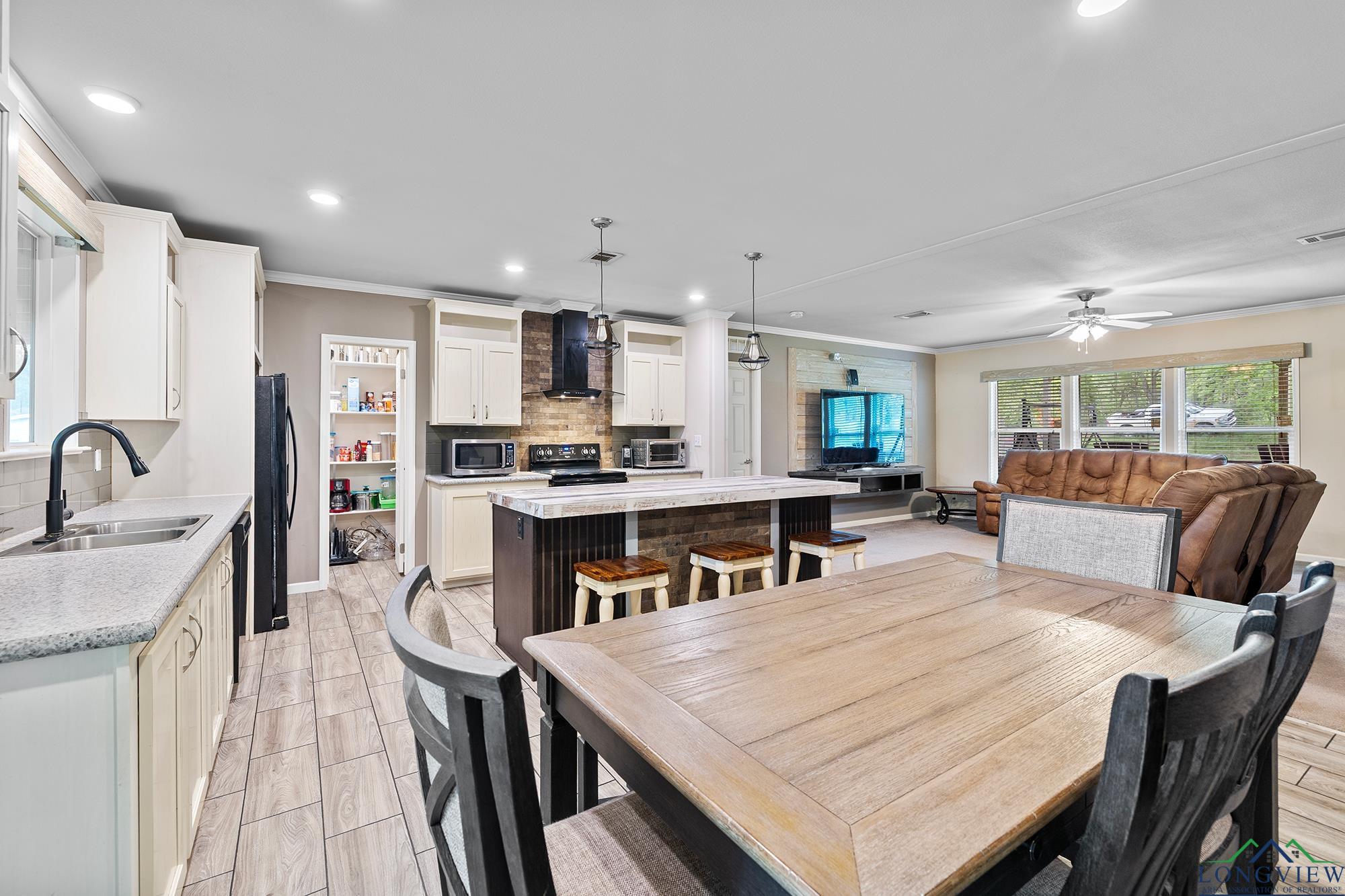 420 E Sexton St, Overton, Texas image 9