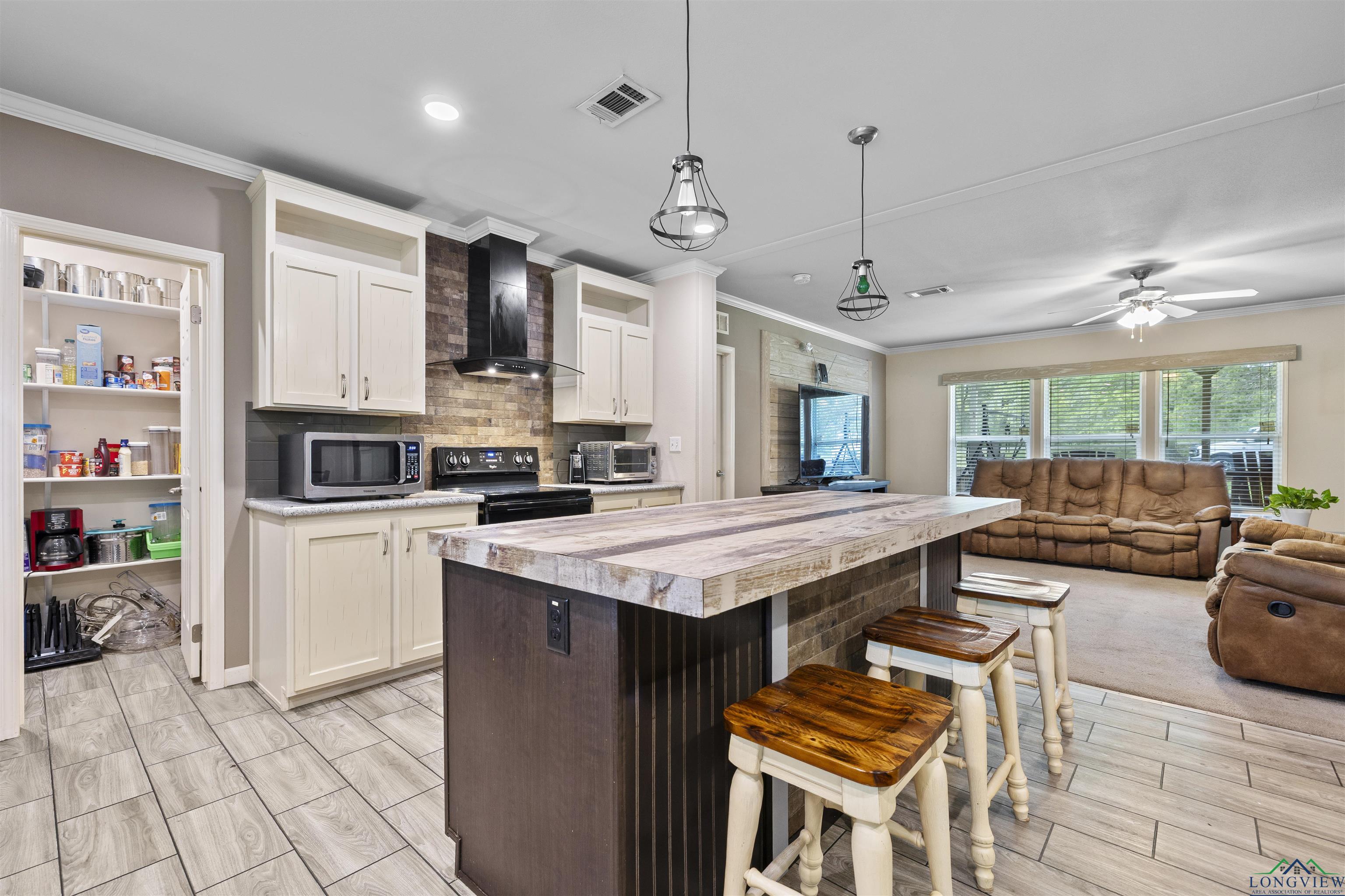 420 E Sexton St, Overton, Texas image 6