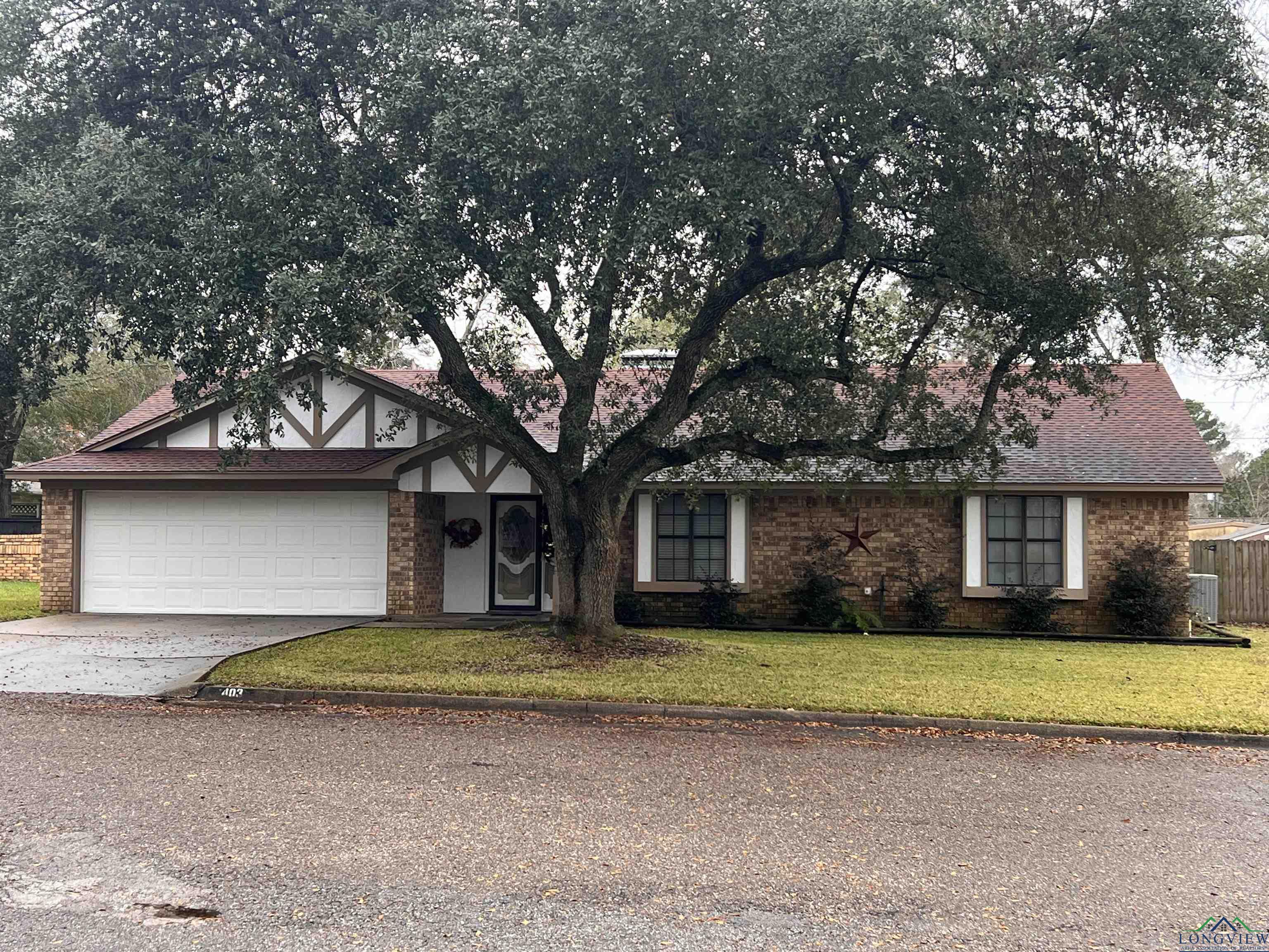 403 W Augusta Ln, Carthage, Texas image 1
