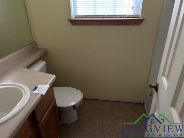 Avinger, Texas 75630, United States, 3 Bedrooms Bedrooms, ,3 BathroomsBathrooms,Residential,Pending,67696