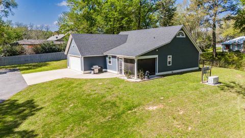 Homes For Sale - 430 Camp Street<br/> Jefferson, TX 75657