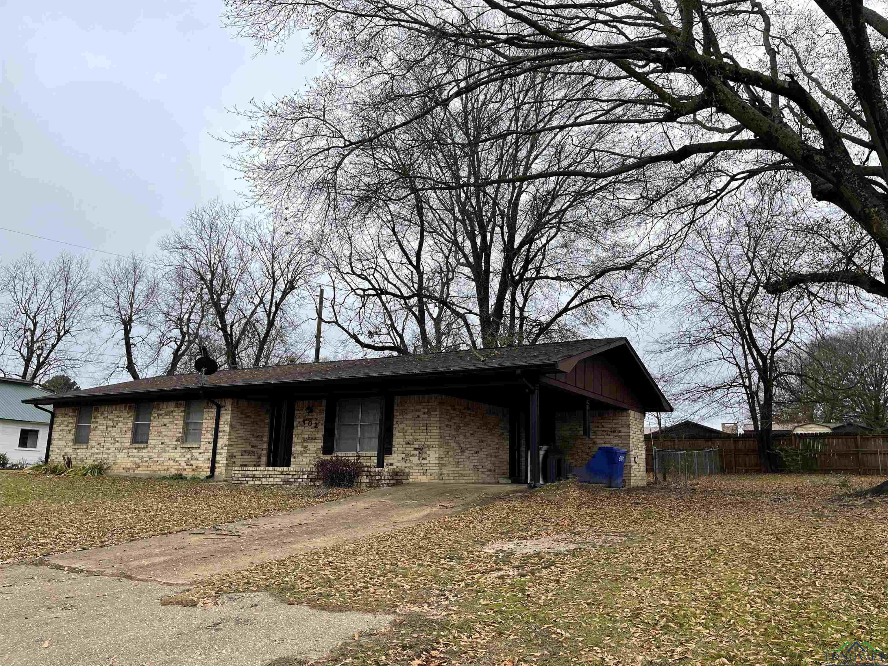 302 S Oak St, Linden, Texas image 1