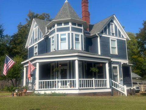 Homes For Sale - 515 E Houston St<br/> Harrison County, Marshall, TX 75670