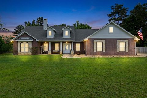 Homes For Sale - 151 Tiger Lily<br/> Diana, TX 75640