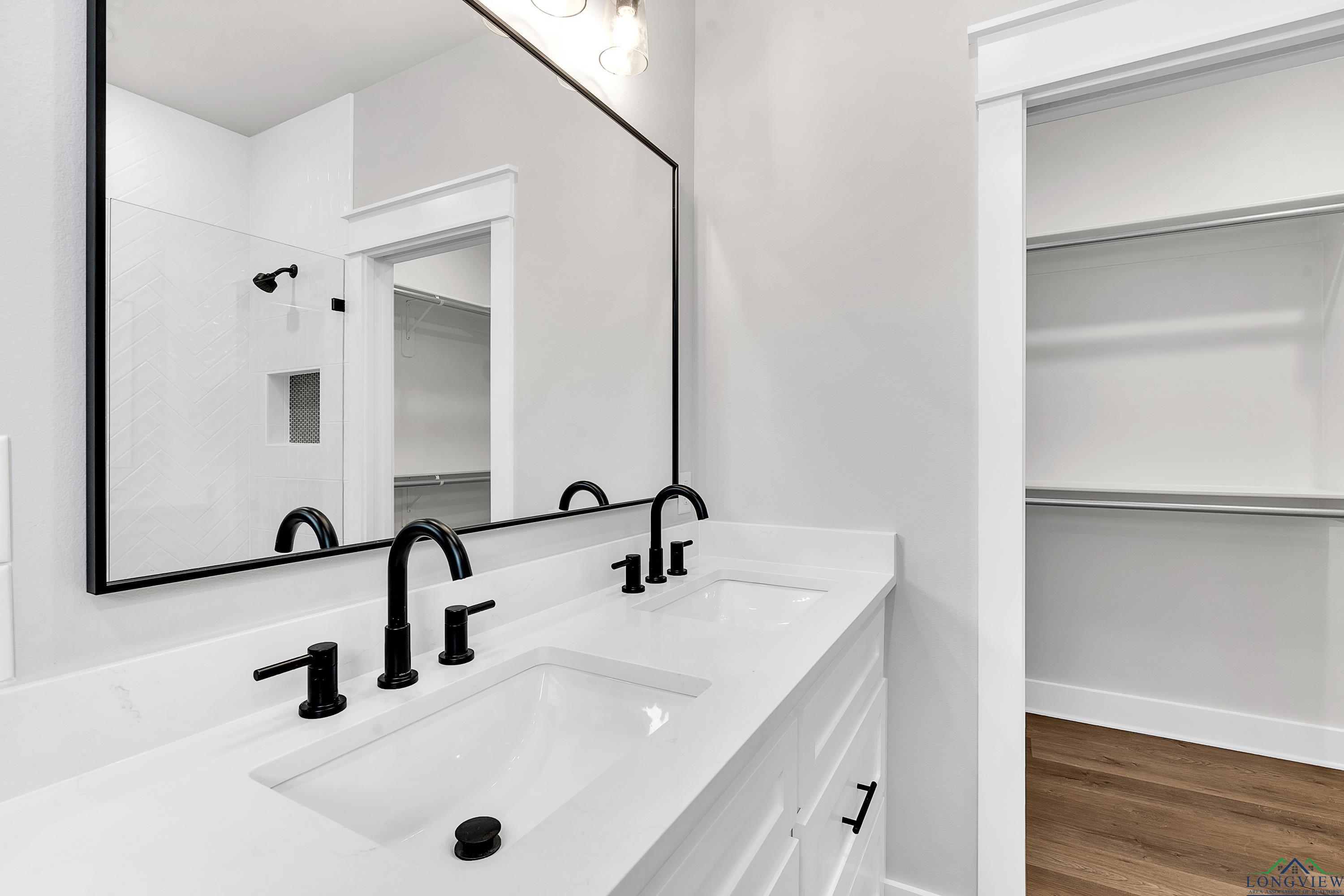 1513 Wellington Lane, Longview, Texas image 24