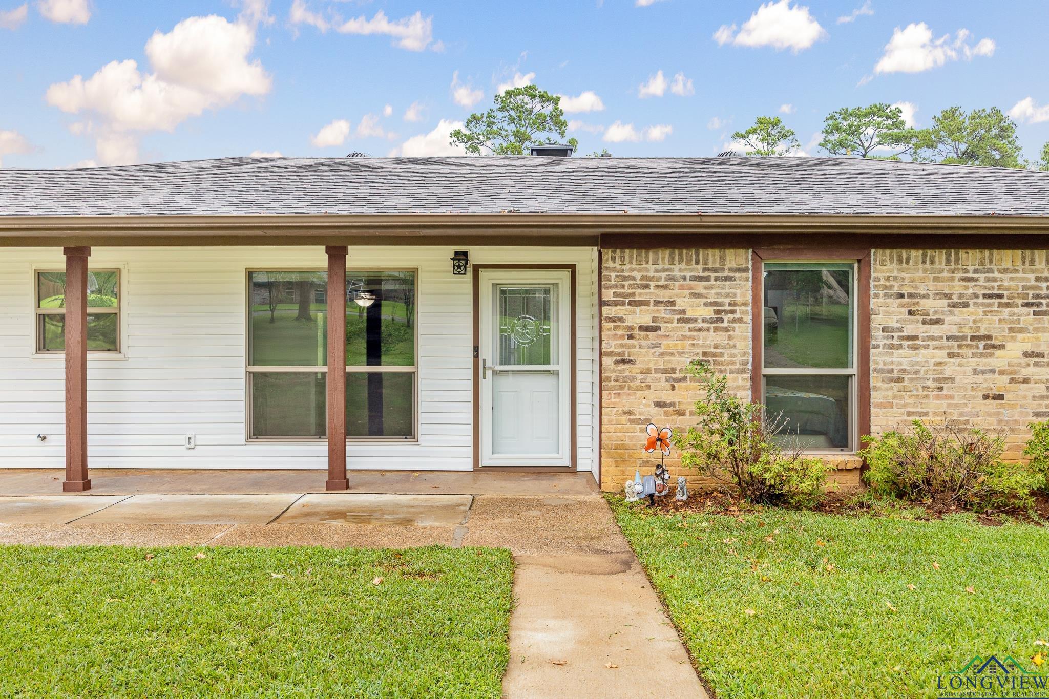Longview, Texas 75605, United States, 3 Bedrooms Bedrooms, ,2 BathroomsBathrooms,Residential,Active,207941