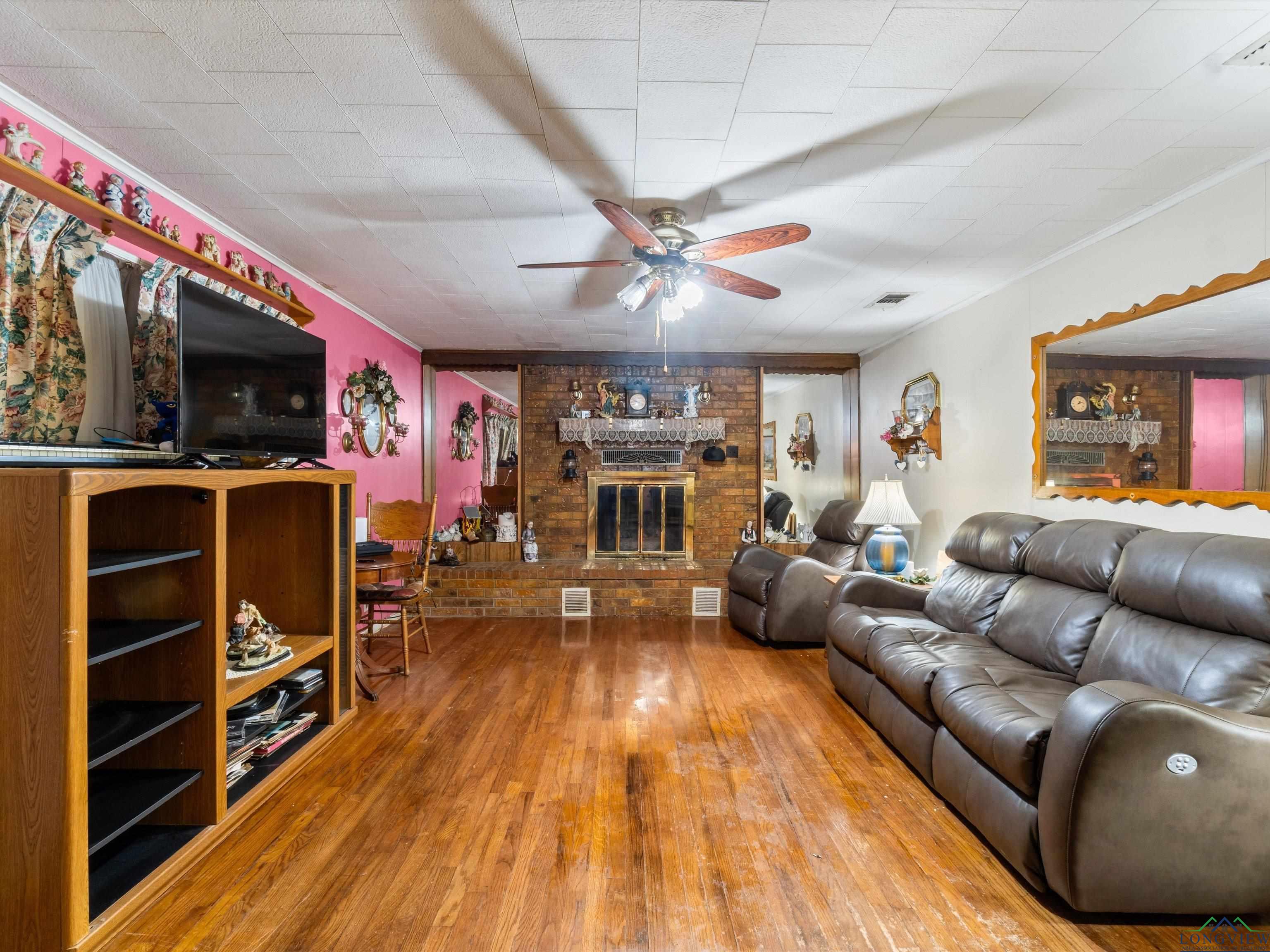 1213 E First St, Hughes Springs, Texas image 4