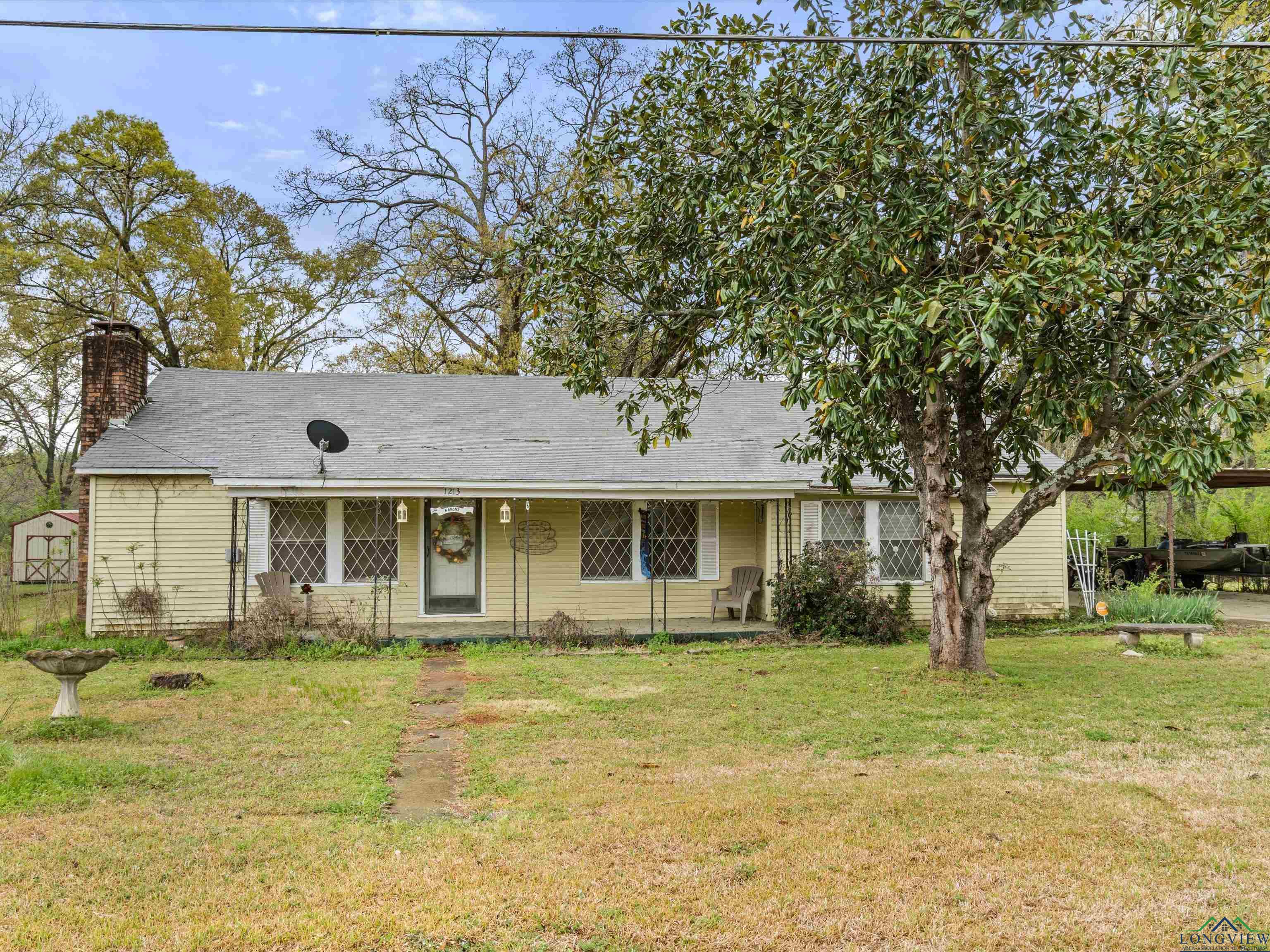 1213 E First St, Hughes Springs, Texas image 21