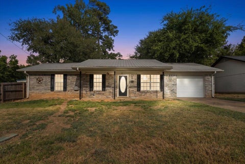 Homes For Sale - 10204 Rolling Pines<br/> Tyler, TX 75707