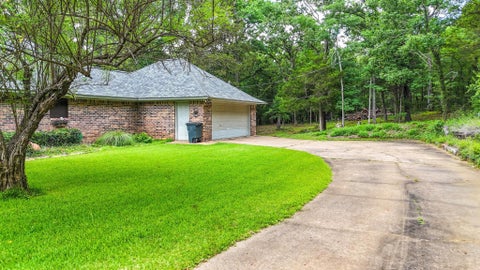 Homes For Sale - 1749 E Us Highway 84<br/> Palestine, TX 75801