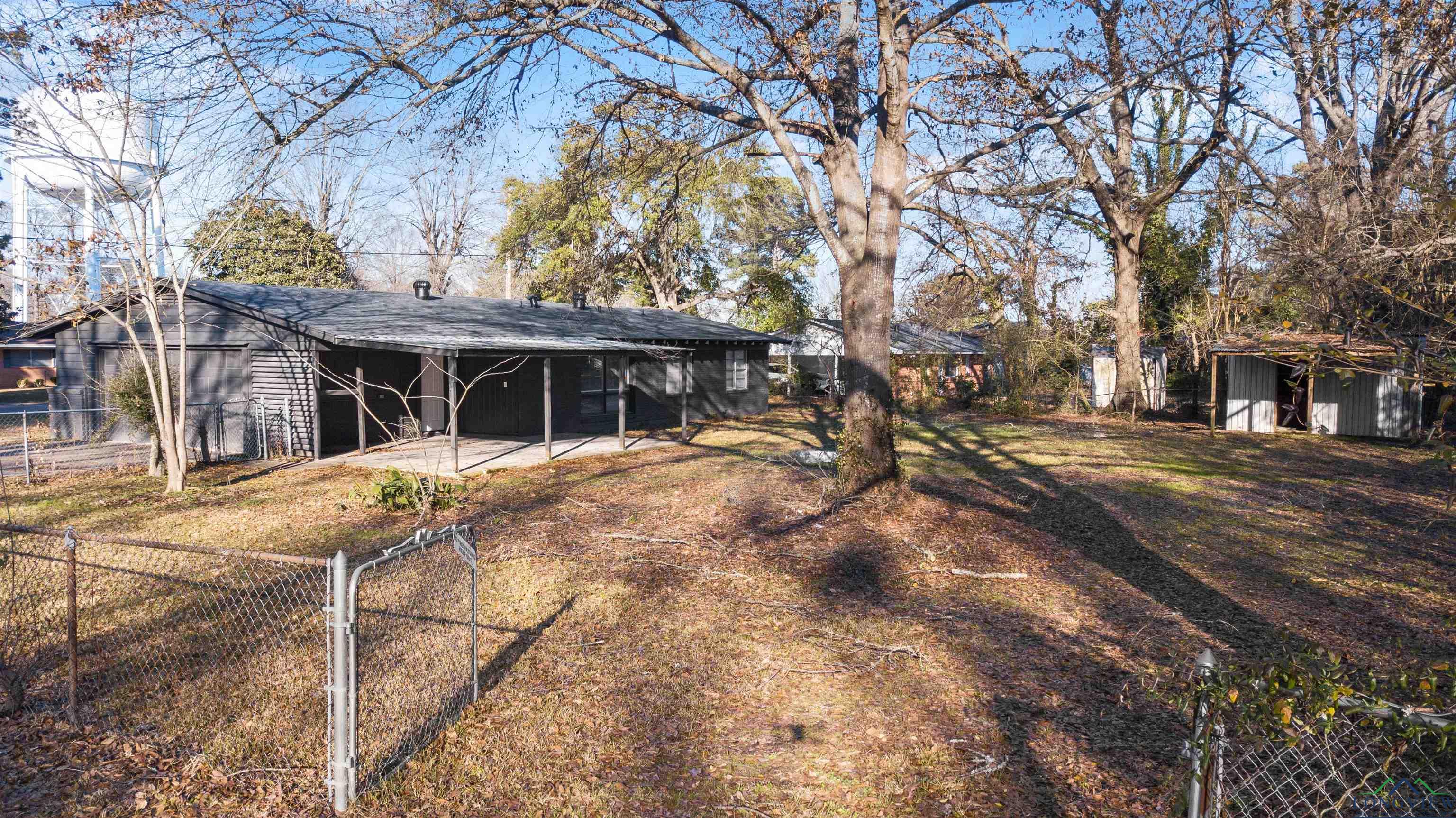 1015 W Holland St, Carthage, Texas image 13