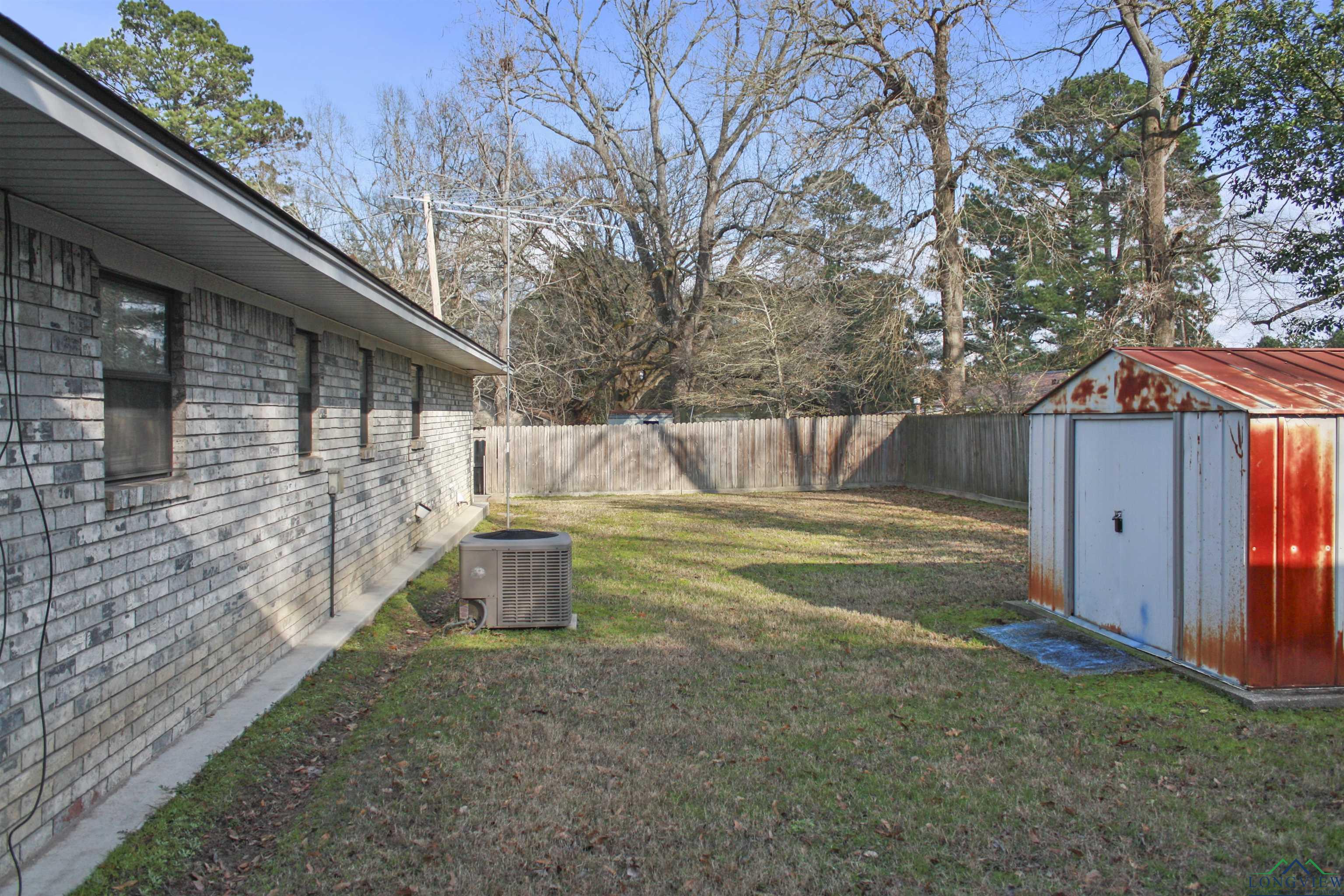 308 E Williams St, Carthage, Texas image 3
