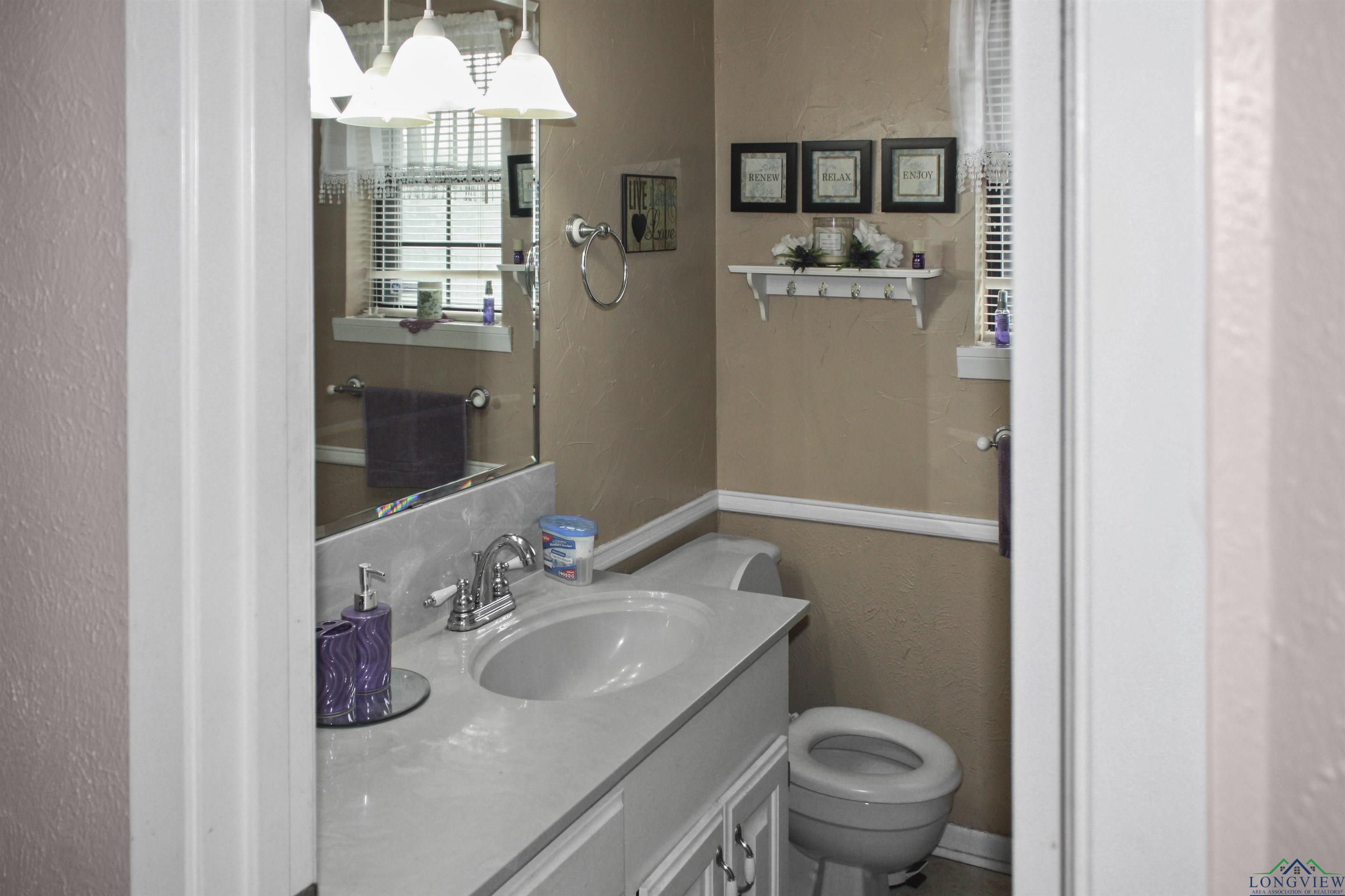 308 E Williams St, Carthage, Texas image 10