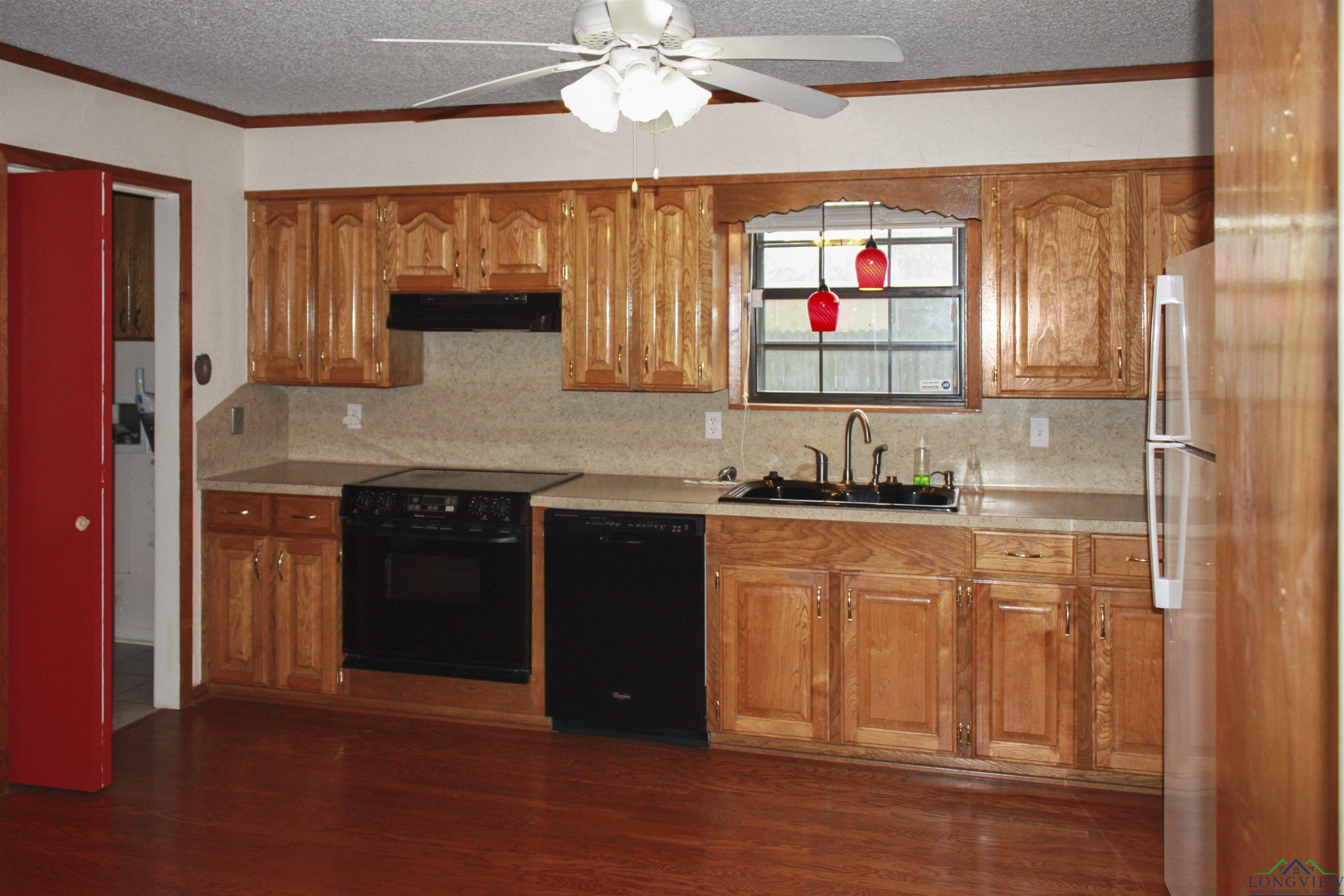 308 E Williams St, Carthage, Texas image 6