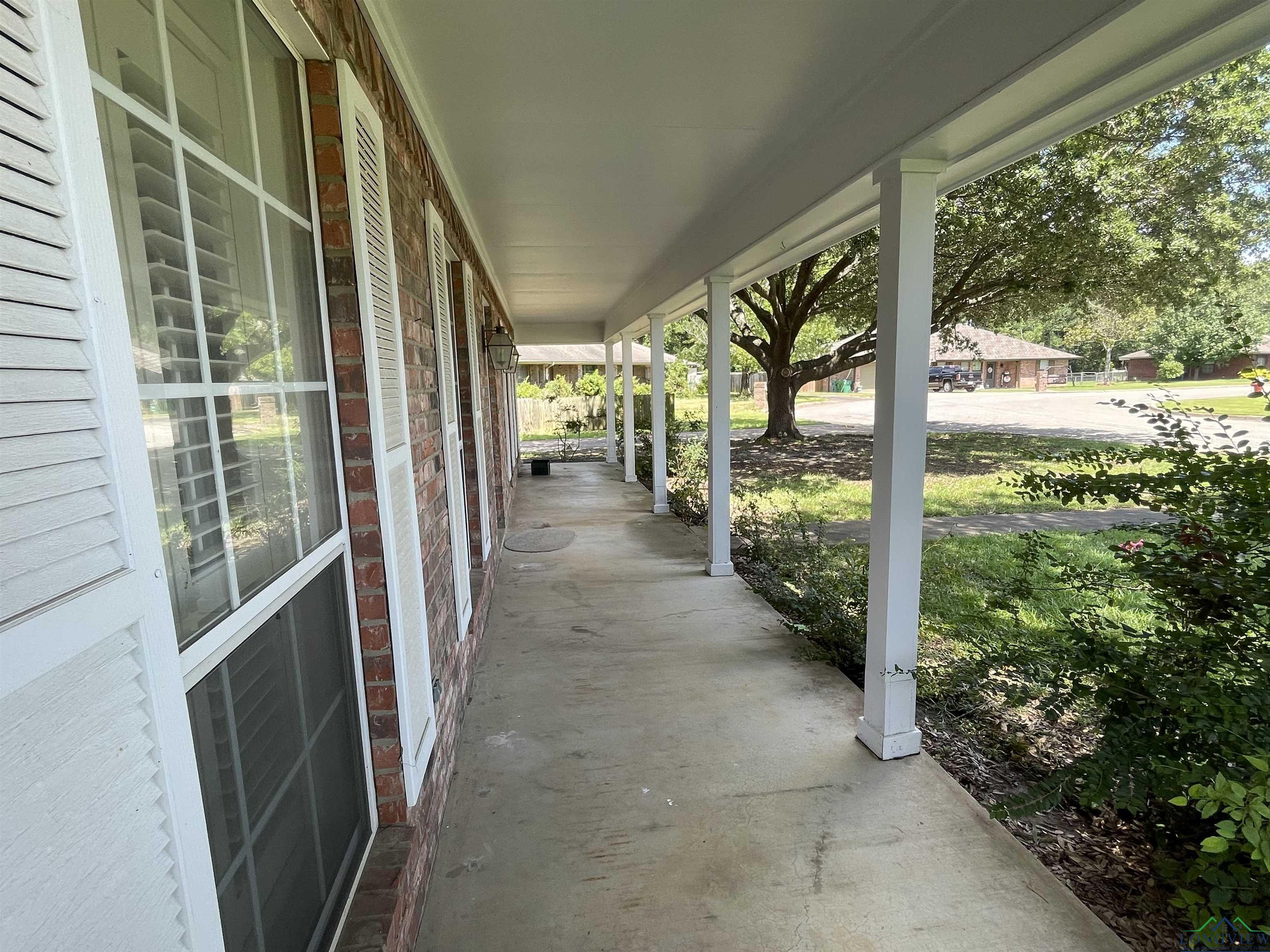 1404 Stonebriar Dr, Carthage, Texas image 2