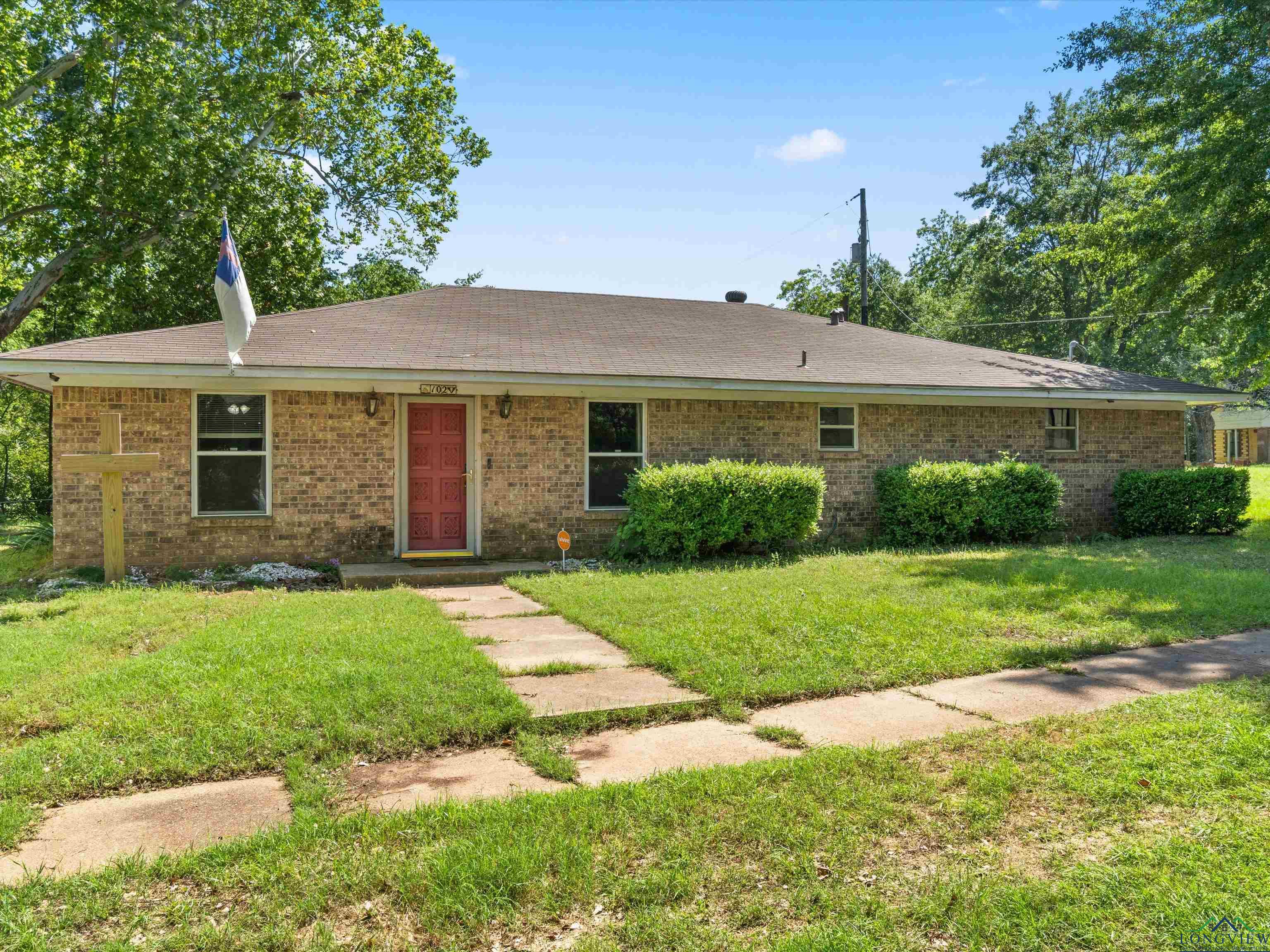 102 E Fannin St, Daingerfield, Texas image 1