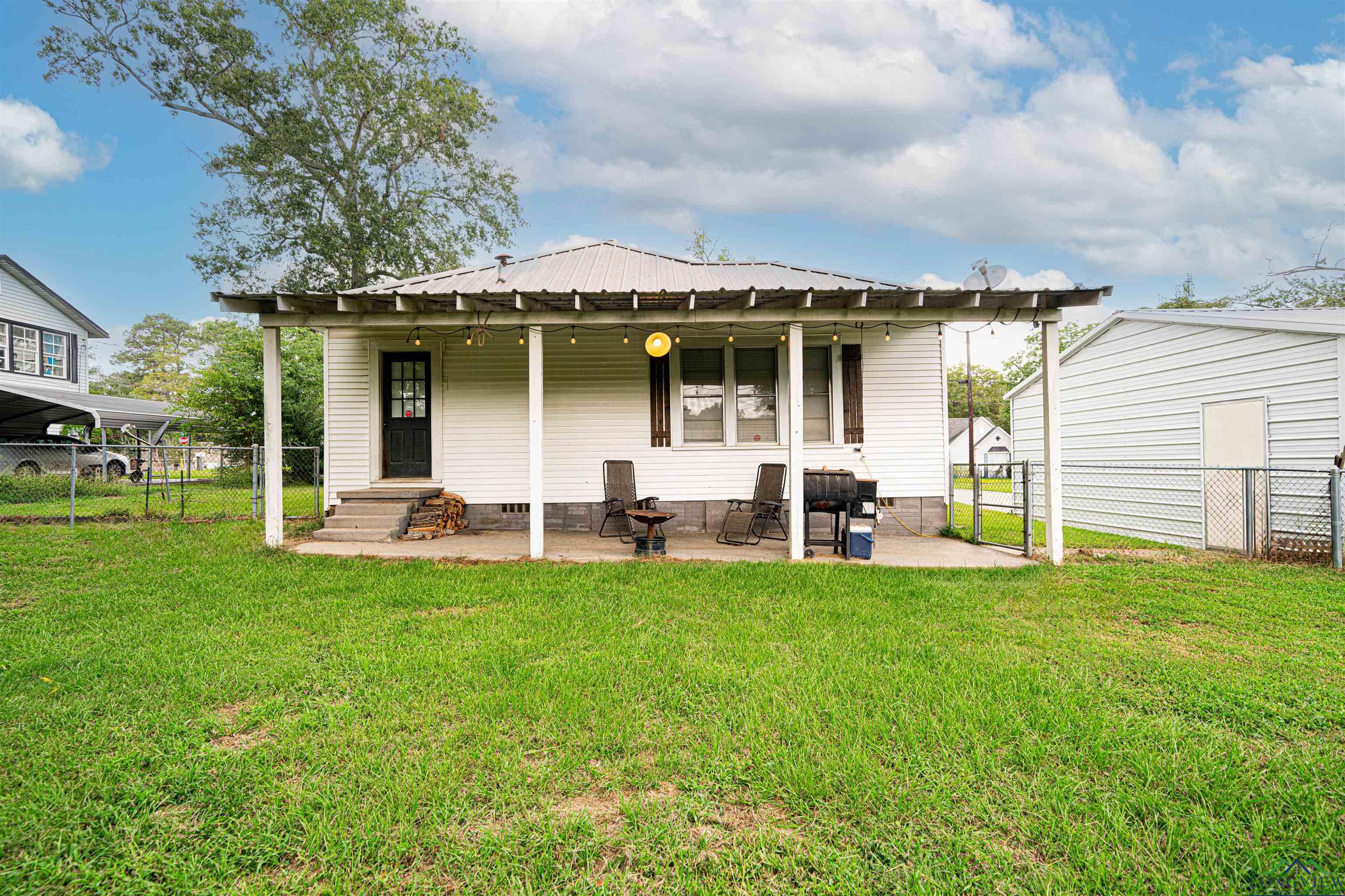 137 W Pollard, Carthage, Texas image 7