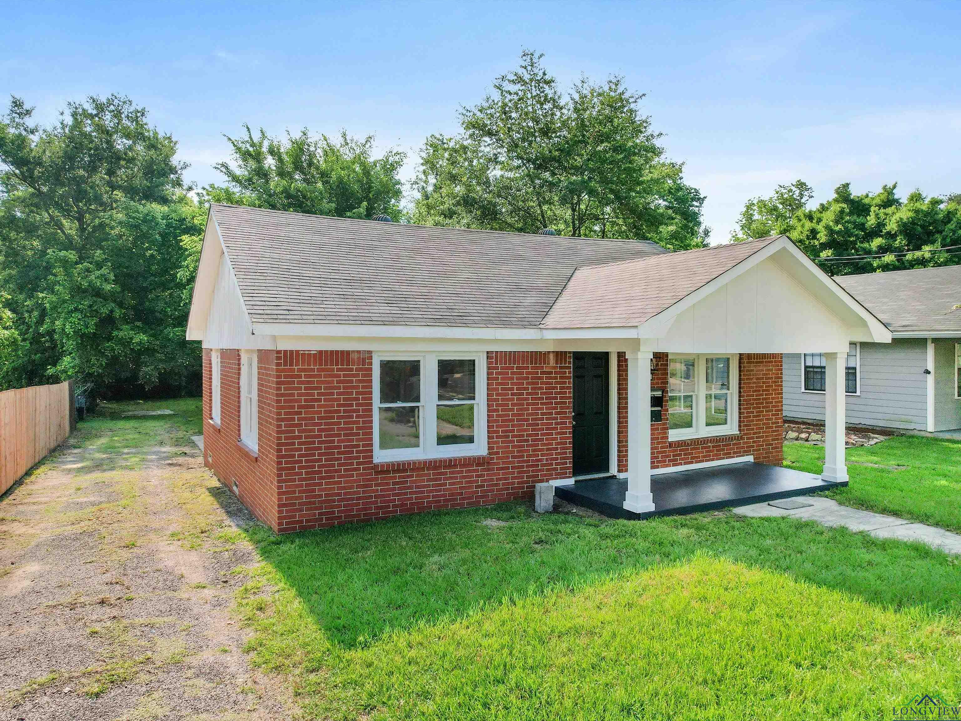 617 N Trinity St, Gilmer, Texas image 2