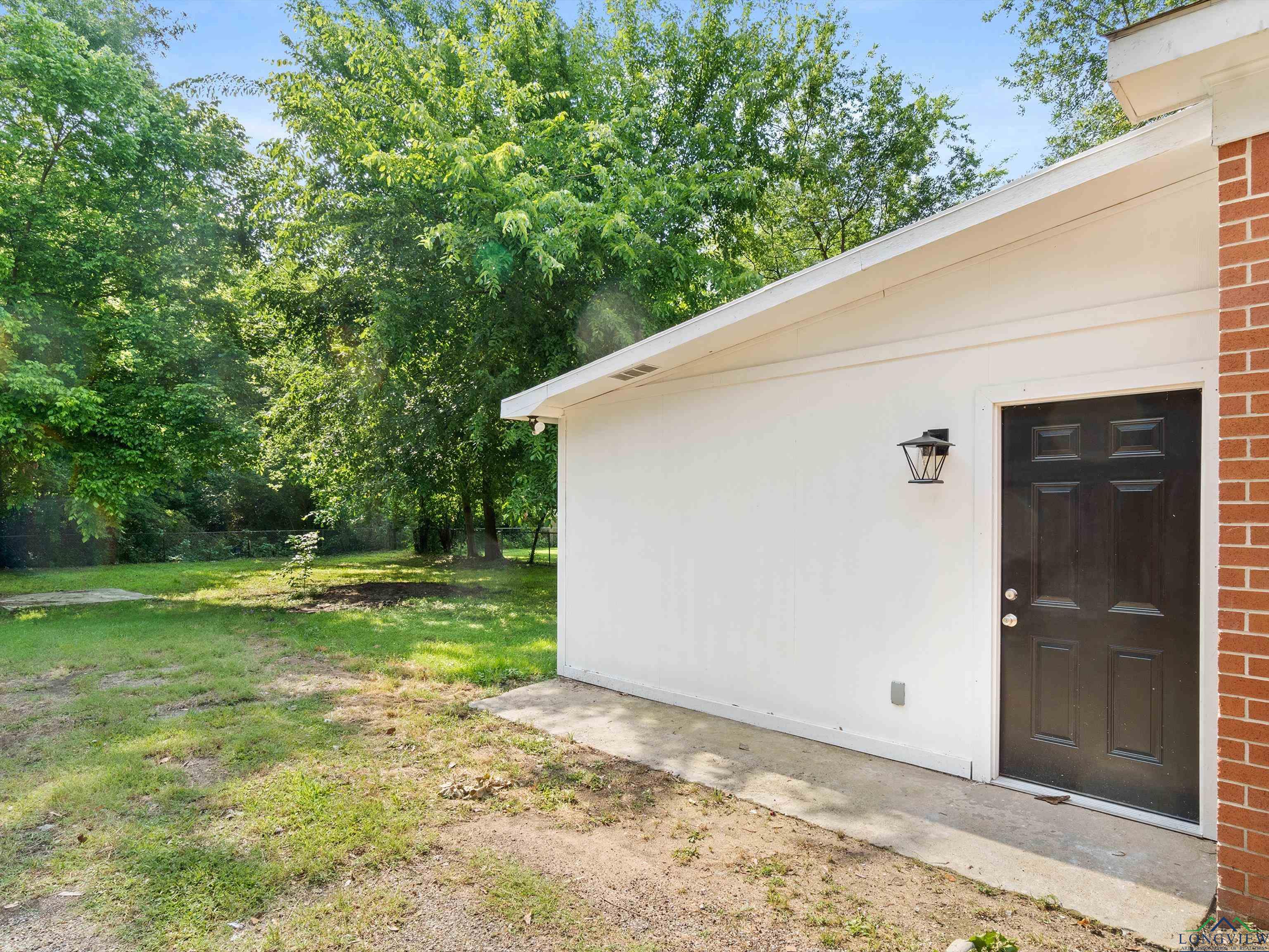 617 N Trinity St, Gilmer, Texas image 5