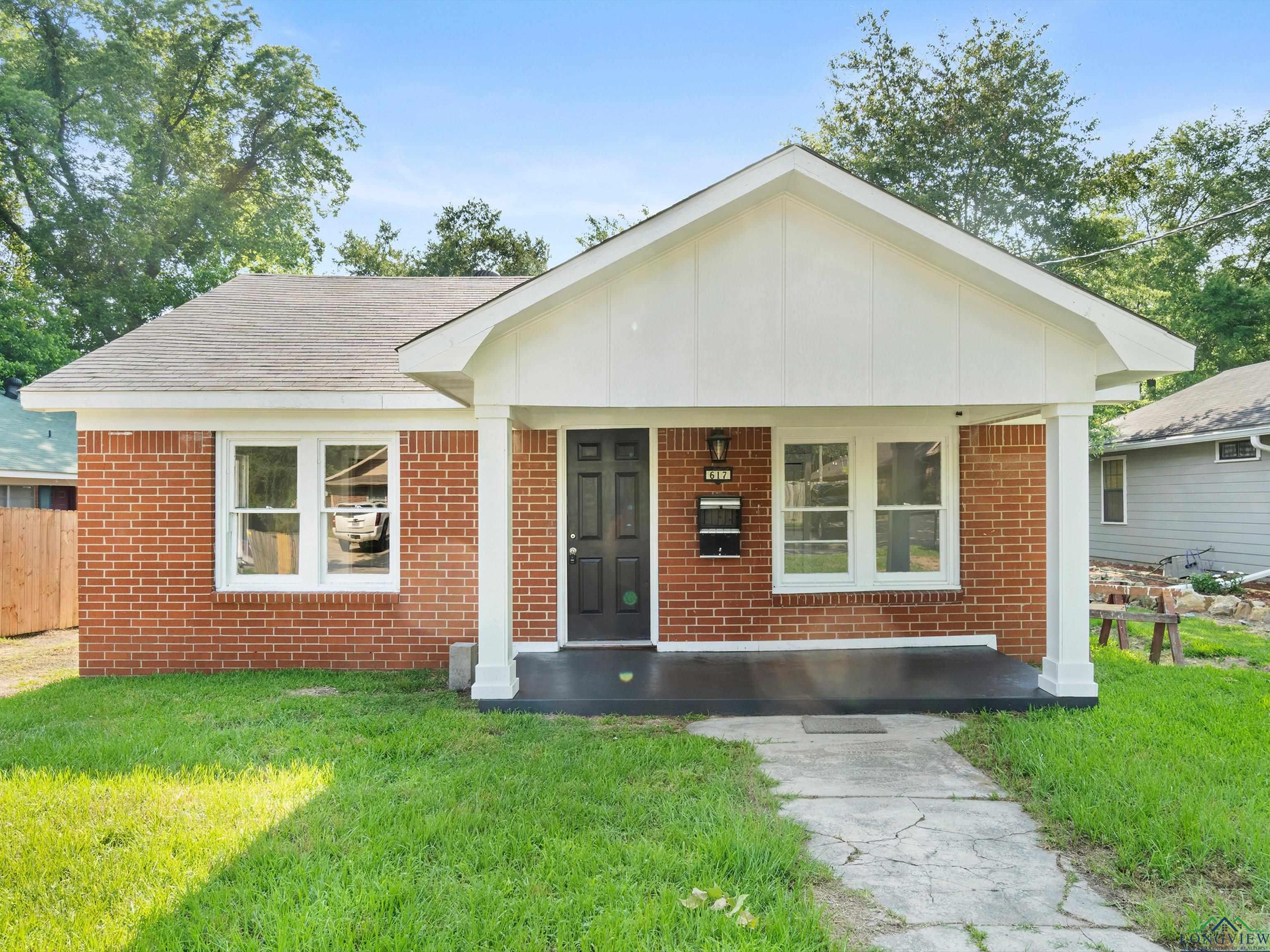 617 N Trinity St, Gilmer, Texas image 1