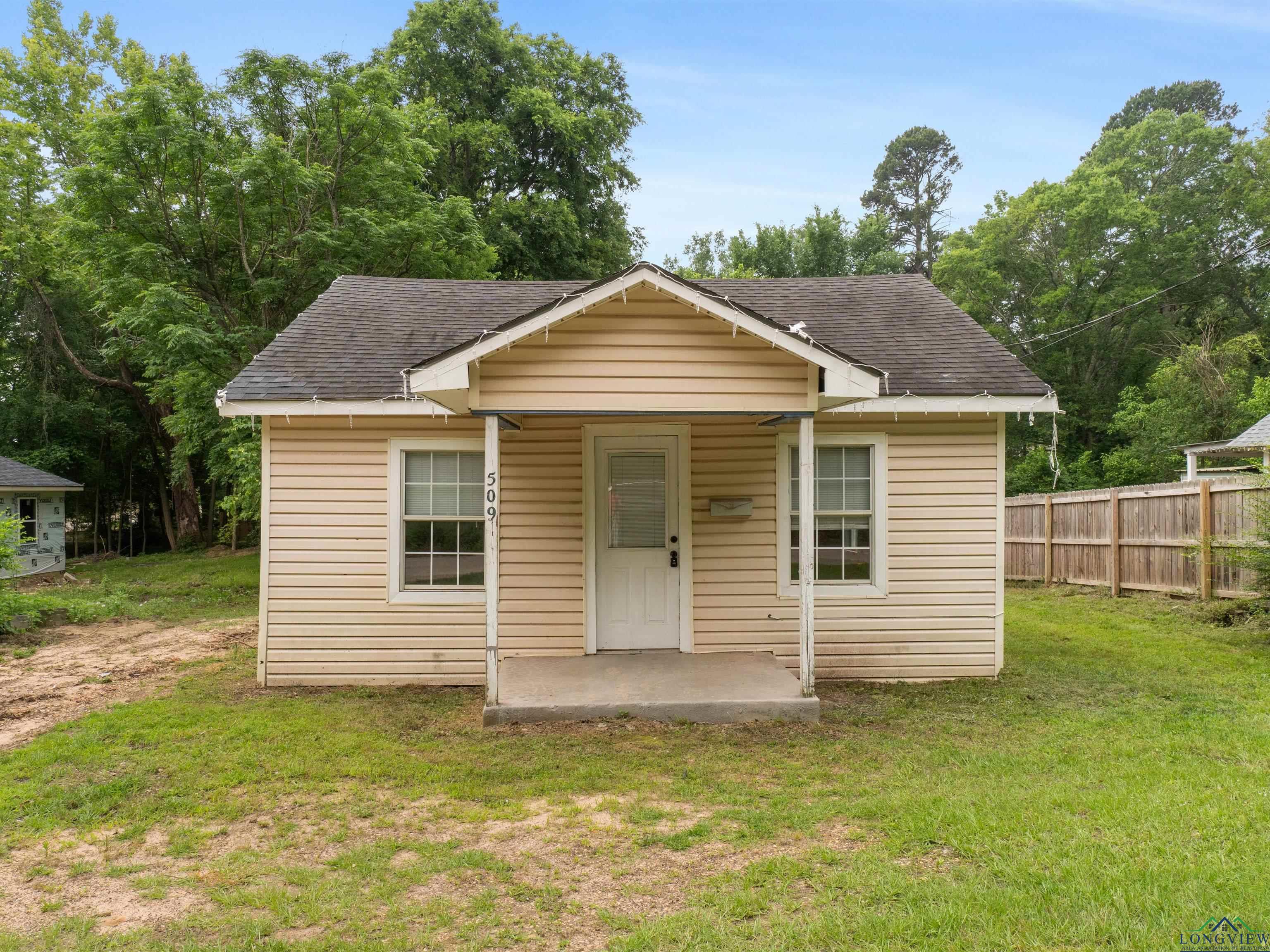 509 Clark St, Gilmer, Texas image 1
