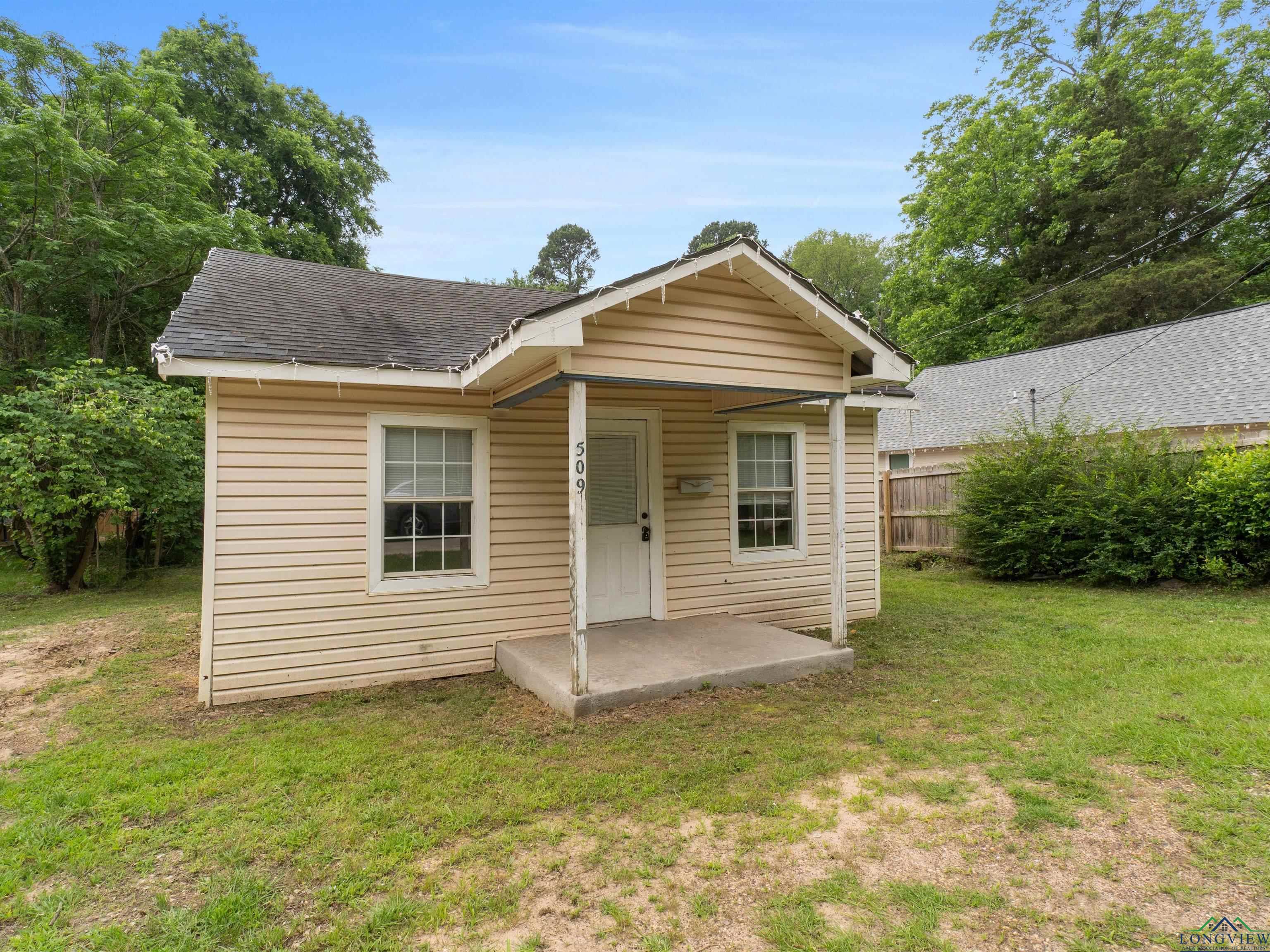 509 Clark St, Gilmer, Texas image 3