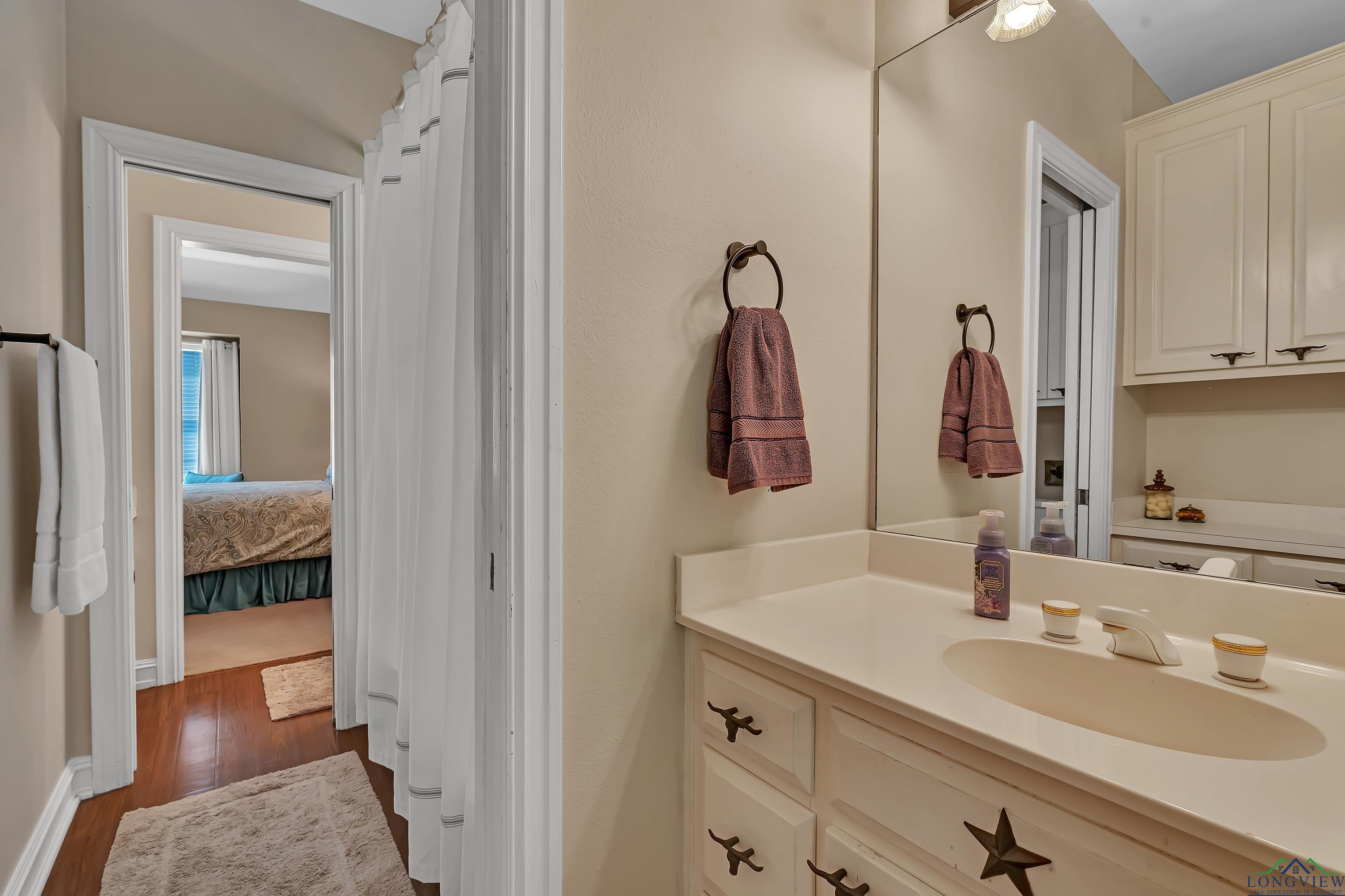 1014 Lovers Lane, Longview, Texas image 32