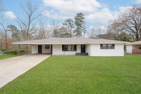 Homes For Sale - 810 Sceyne Road<br/> Kilgore, TX 75662