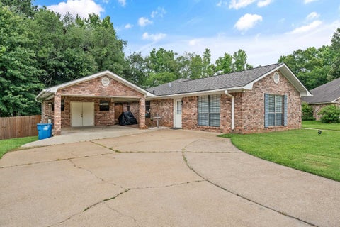 Homes For Sale - 607 E Woodhaven St<br/> White Oak, TX 75693