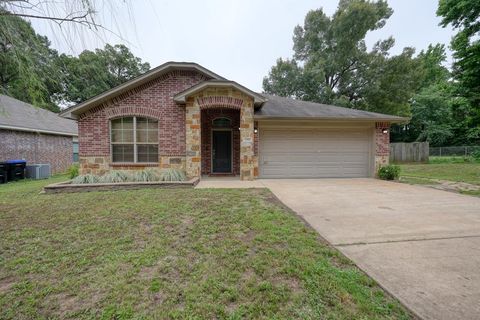 Homes For Sale - 1306 Swinging Bridge Rd<br/> Longview, TX 75704