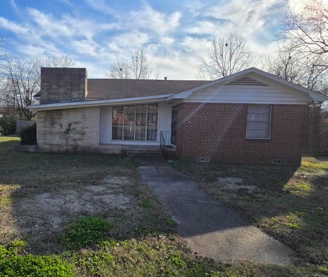 Homes For Sale - 201 Frazior St<br/> Linden, TX 75563
