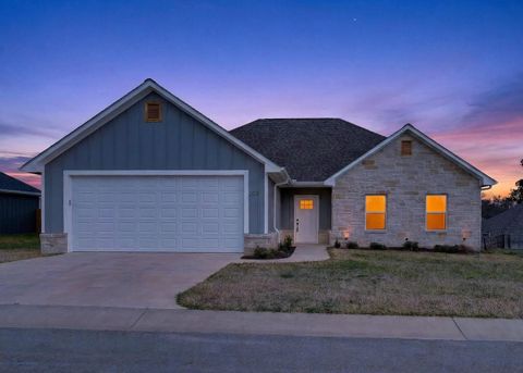 Homes For Sale - 203 Toro Dr<br/> Winona, TX 75792