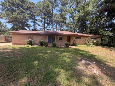 Homes For Sale - 307 Ralph St<br/> Longview, TX 75605