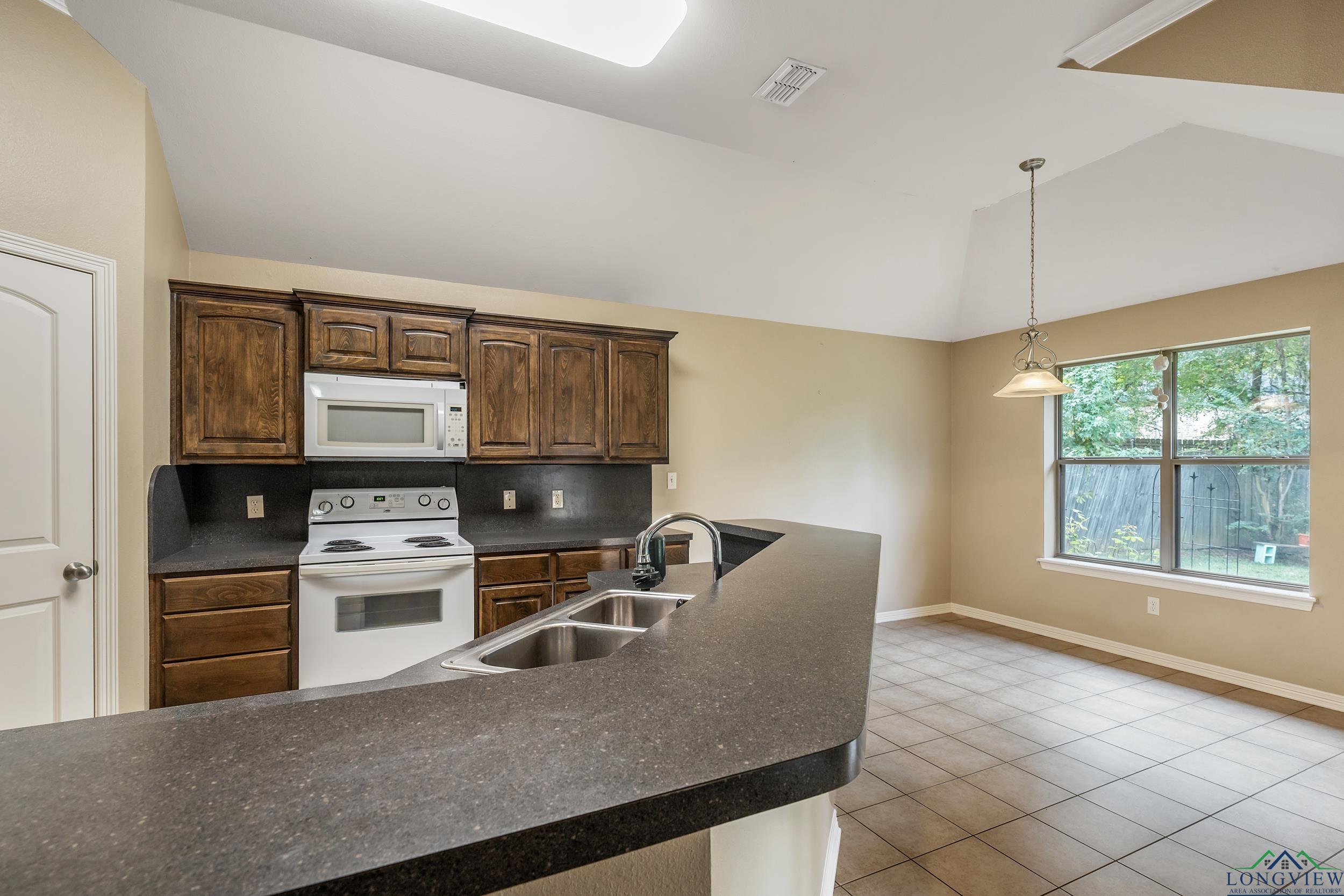 1624 Crockett Dr, Tyler, Texas image 8