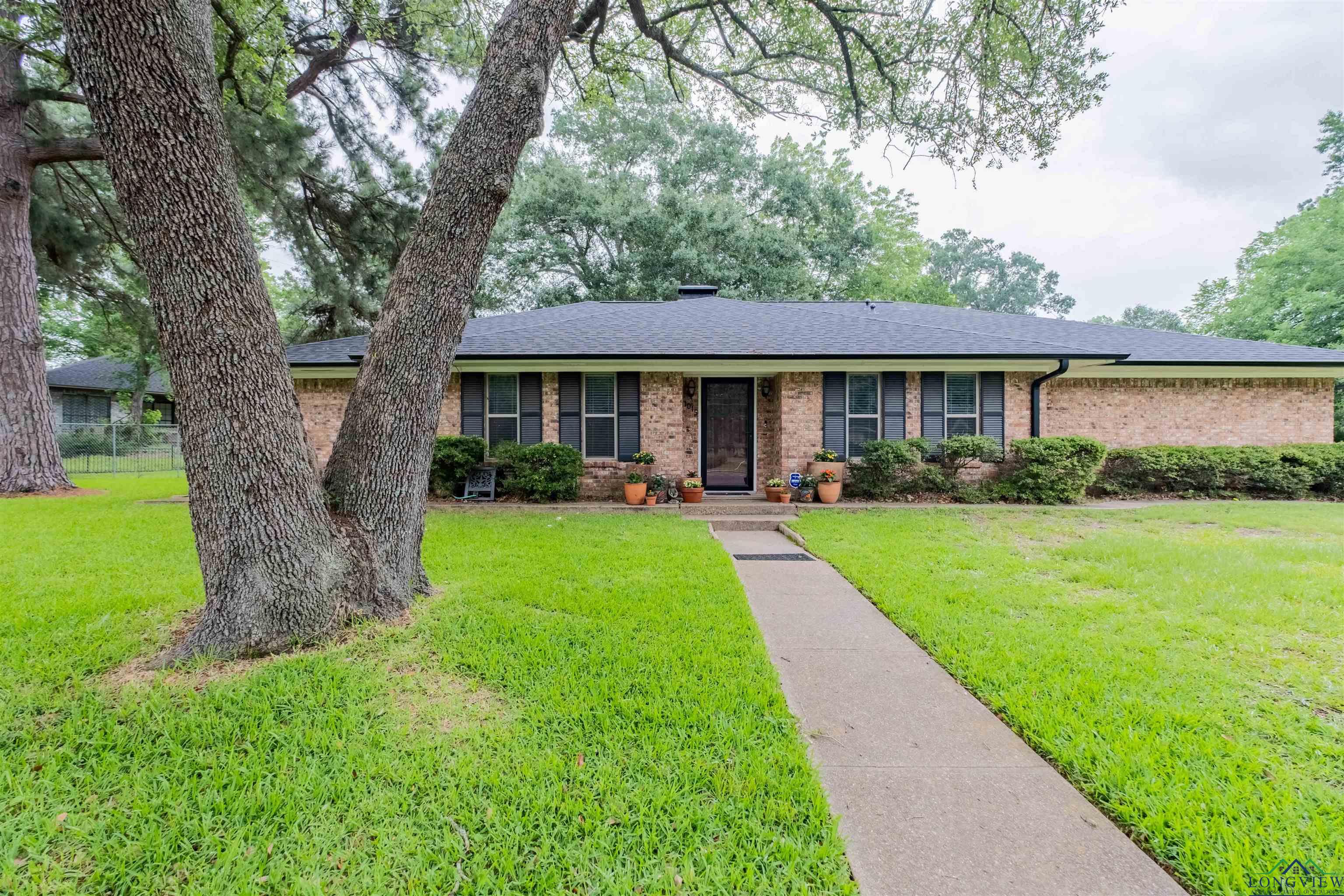 1015 Bel Air Dr, Athens, Texas image 2