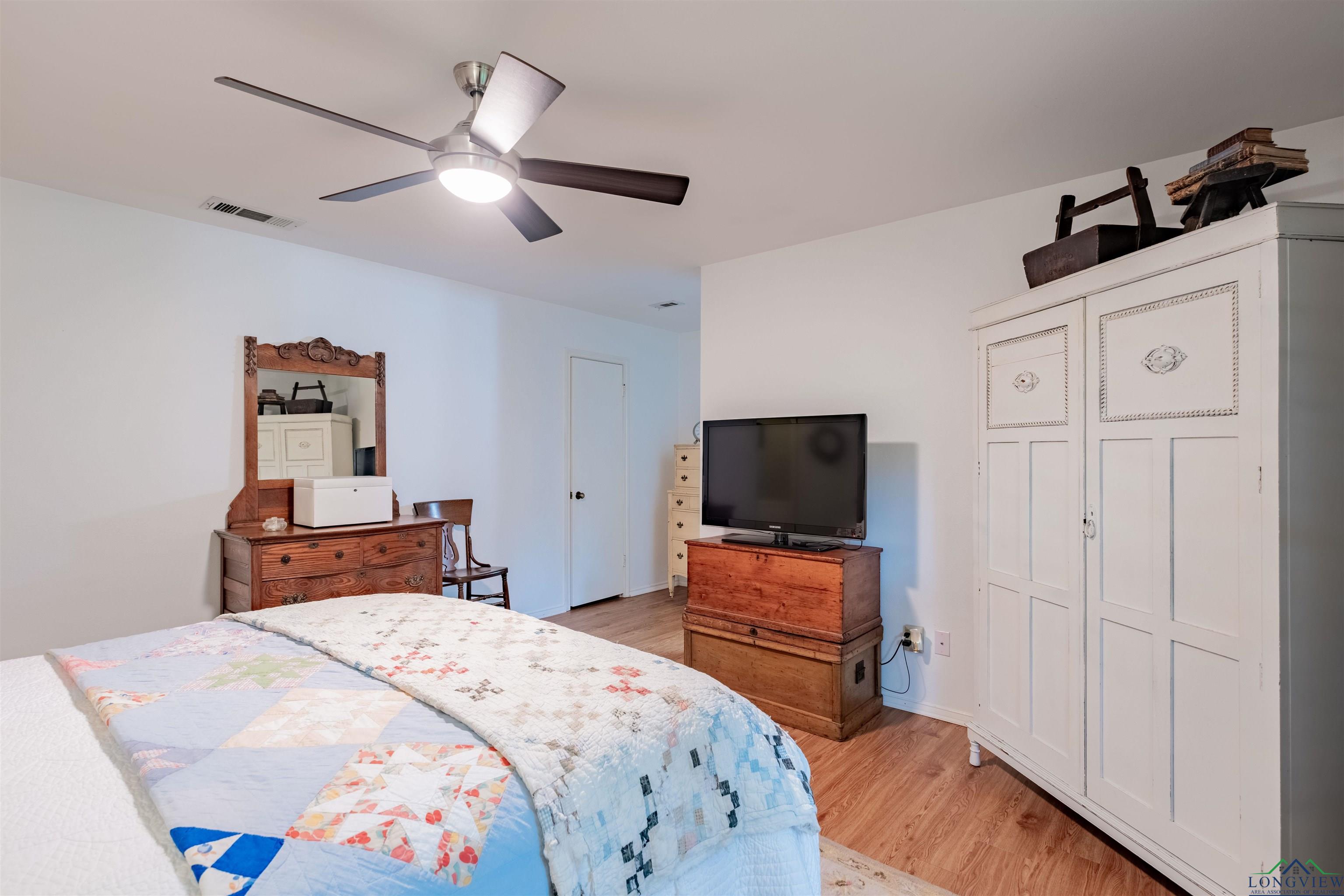 1015 Bel Air Dr, Athens, Texas image 16
