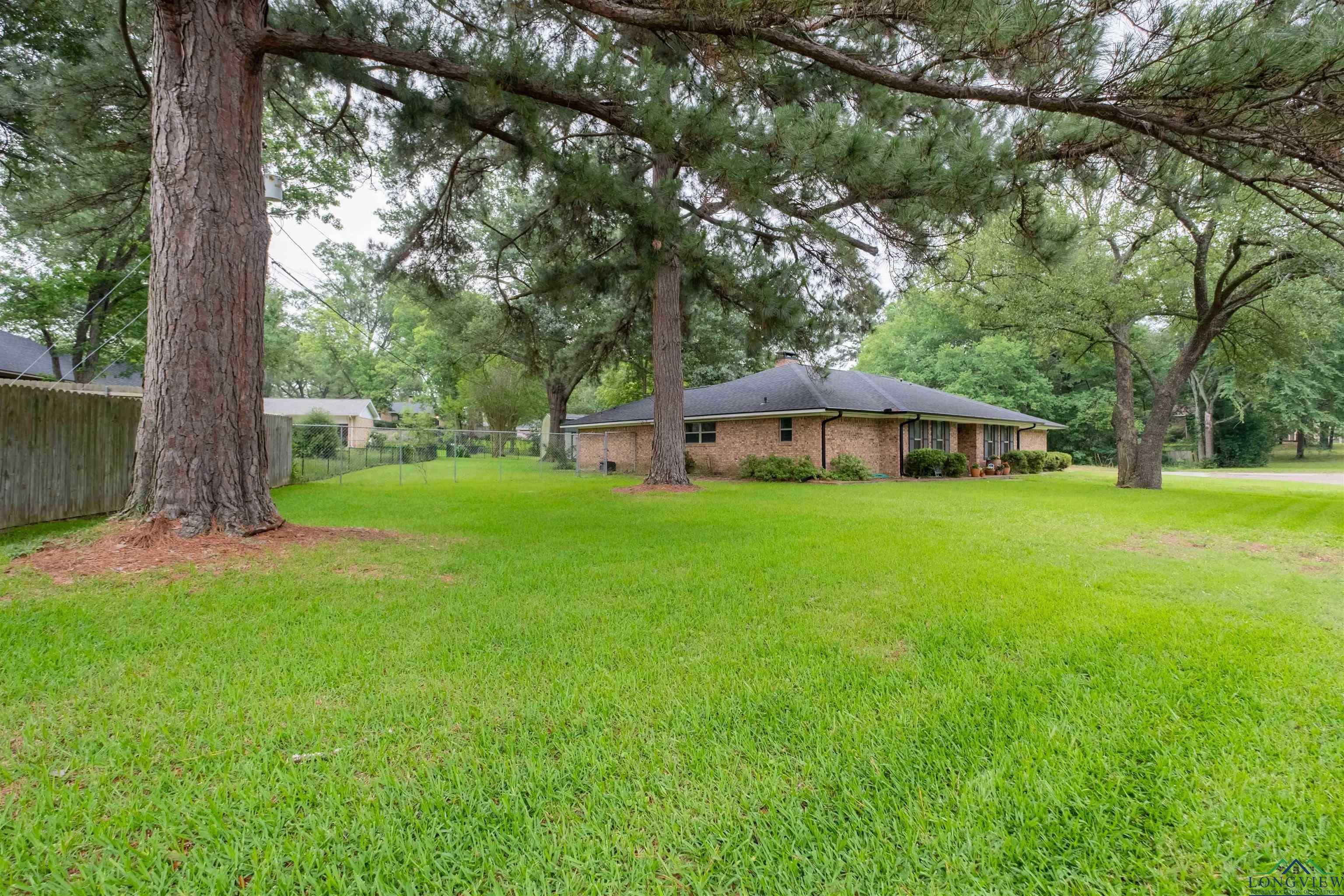 1015 Bel Air Dr, Athens, Texas image 33